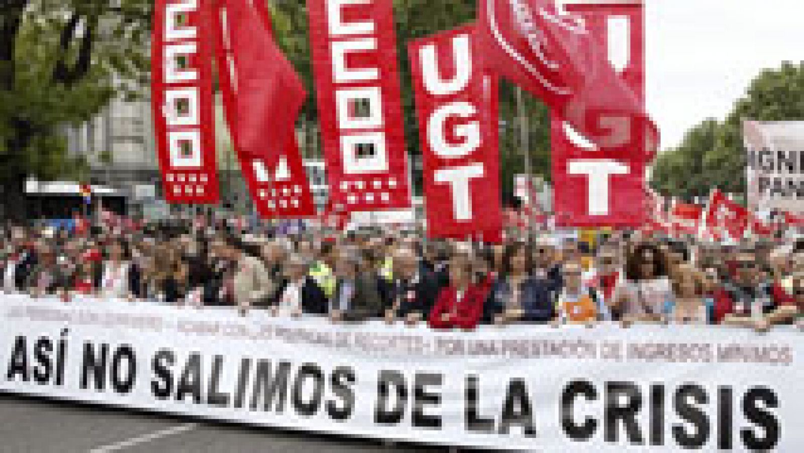 Miles de manifestantes protestan contra los recortes del Gobierno en el Primero de Mayo