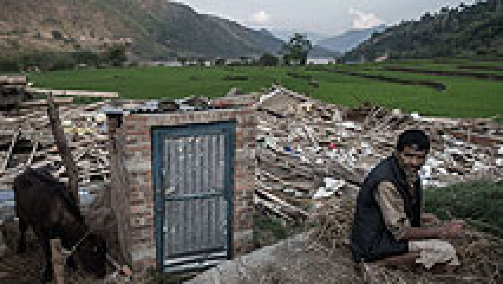 Telediario 1: El último recuento de muertos por el terremoto en Nepal supera los 6.200 | RTVE Play