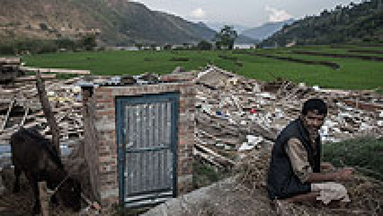 El último recuento de muertos por el terremoto en Nepal supera los 6.200 | Ver