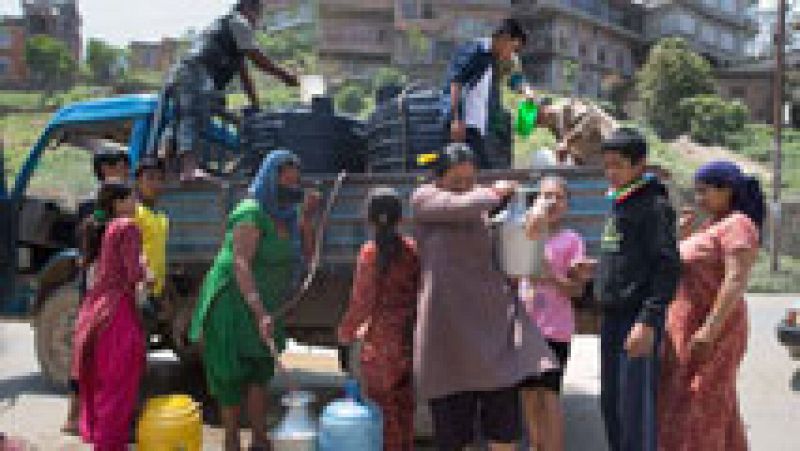 Llega la ayuda humanitaria a Nepal