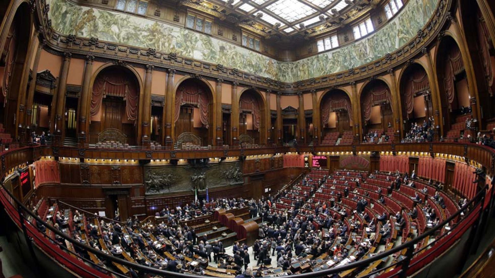 Italia aprueba la reforma electoral del Gobierno de Matteo Renzi - La tarde en 24h | Ver