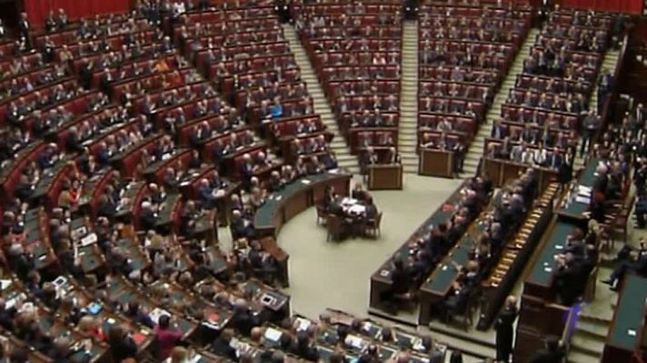 Telediario 1 - La Cámara Baja de Italia aprueba la reforma electoral del primer ministro Matteo Renzi
