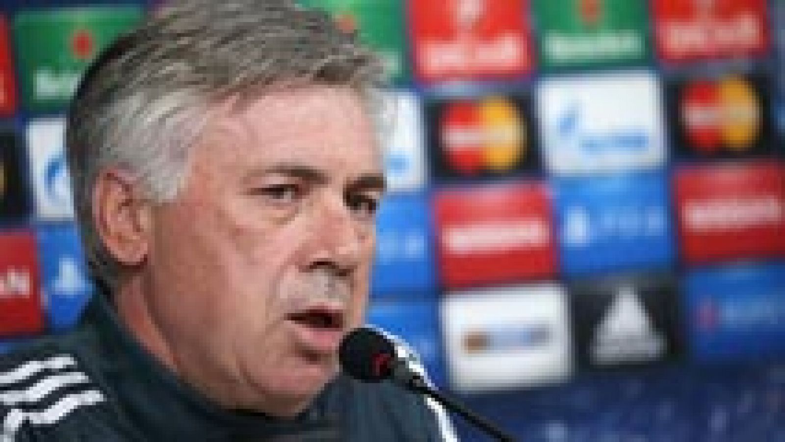 El entrenador del Real Madrid, Carlo Ancelotti, no ha querido dar pistas en rueda de prensa previa al partido contra la Juventus, ida de semifinales de la Champions, sobre la alineación: "La tengo, pero no la voy a dar".