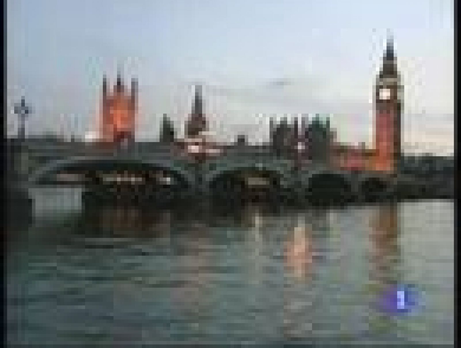 Tras la nacionalización de bancos islandeses, muchos británicos no pueden recuperar su dinero | Ver