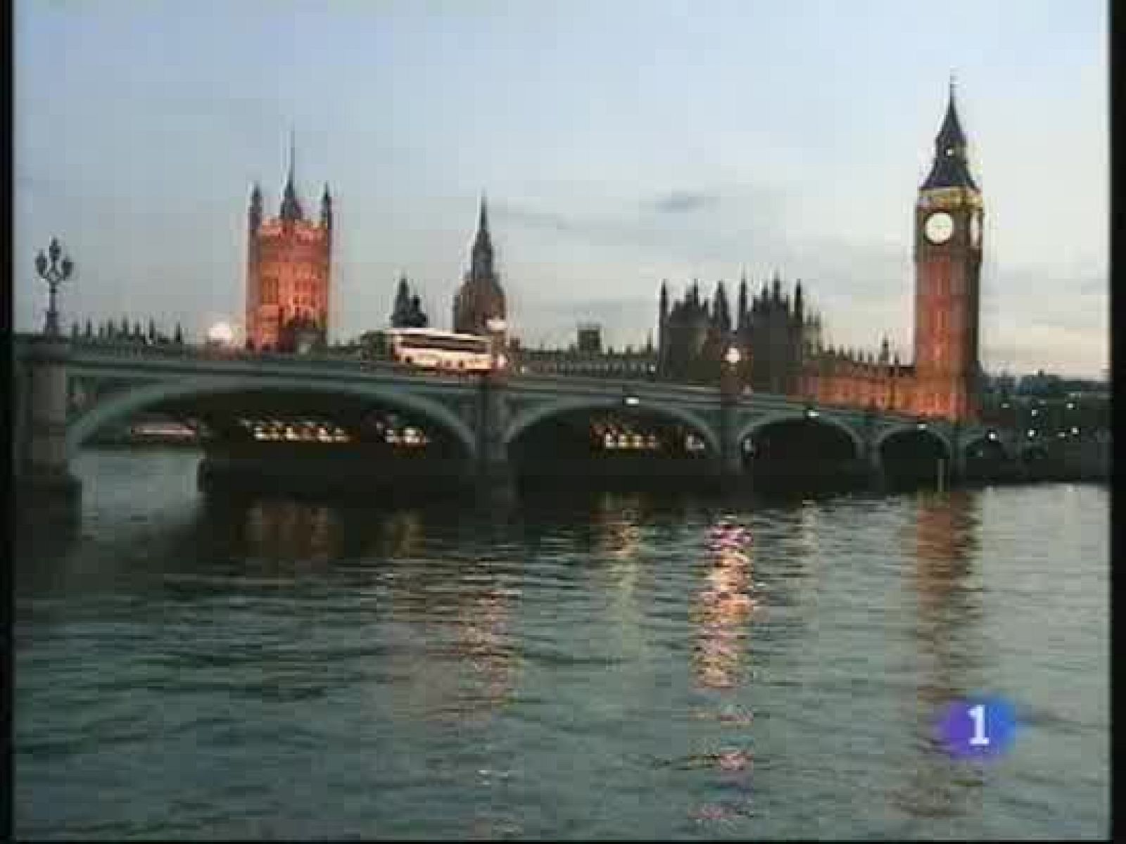  En Gran Bretaña a los problemas que ya tenían sus propios bancos se suman ahora los de las entidades financieras islandesas. Trescientos mil británicos y un centenar de administraciones locales tenían allí parte de su dinero y no pueden recuperarlo