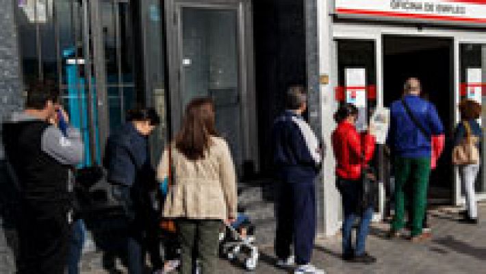 Informativo 24h - El número de parados registrados bajó en 118.923 en abril