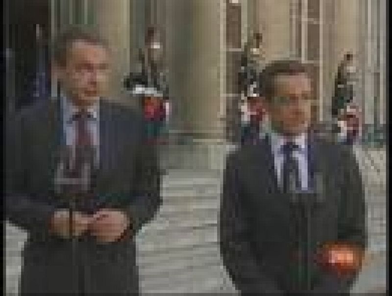 Zapatero y Sarkozy se reúnen en París
