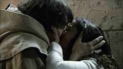 Águila Roja- El beso del reencuentro entre Gonzalo y Margarita