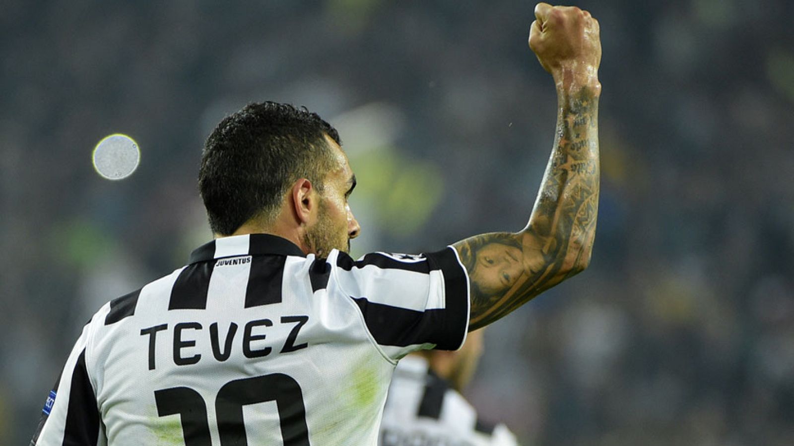 El delantero argentino Carlos Tévez ha marcado el 2-1 definitivo ante el Real Madrid tras convertir un penalti en el minuto 57. Carvajal hizo el penalti a Tévez.