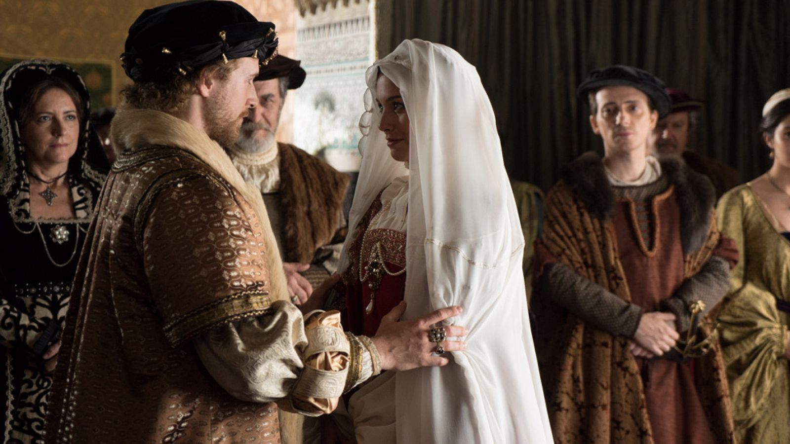 Álvaro Cervantes y Blanca Suárez nos cuentan cómo fue la boda de Carlos V e Isabel de Portugal
