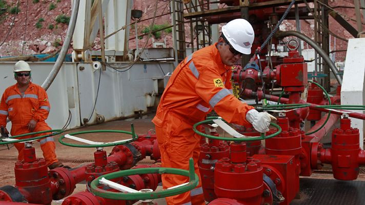 Telediario 1 - Uno de cada cinco parados cobró "en negro" por trabajos en 2014