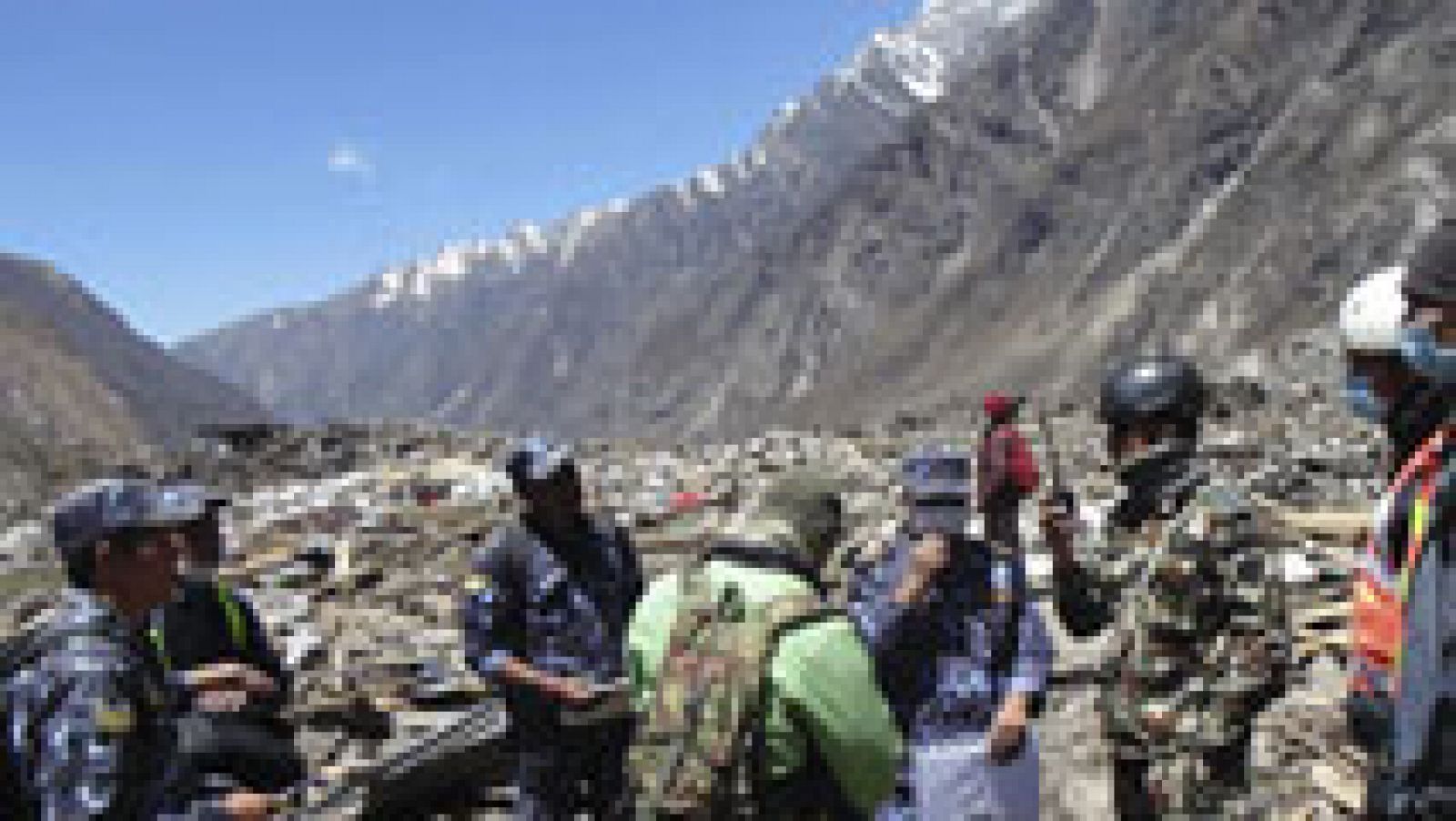 Telediario 1: Seis españoles todavía no han sido localizados en Nepal | RTVE Play