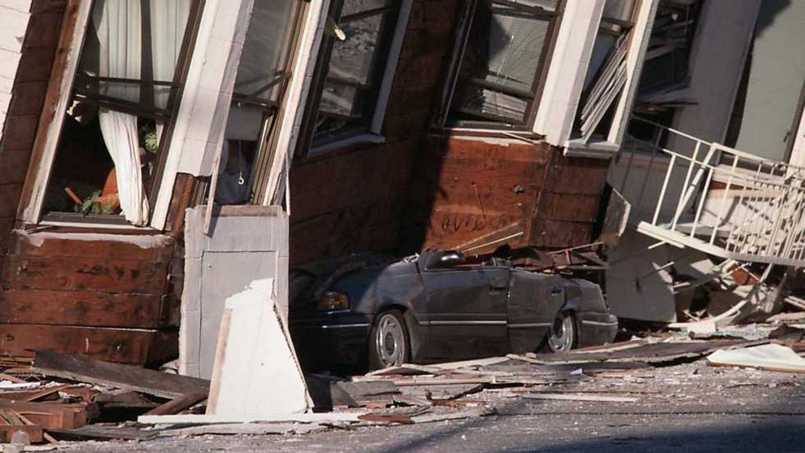 Documenta2 - Tierra de catástrofes: Terremoto