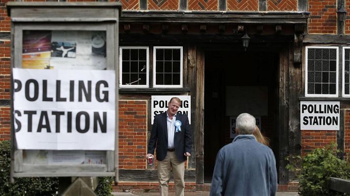 Informativo 24h - Los británicos votan en una de las elecciones más reñidas