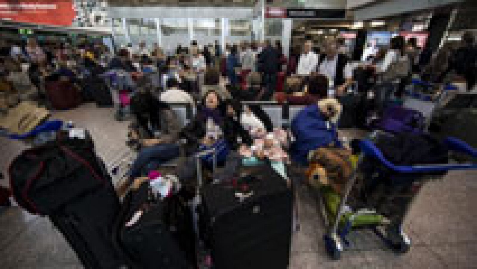 El aeropuerto de Roma reanuda los vuelos después de permanecer cerrado varias horas por un incendio