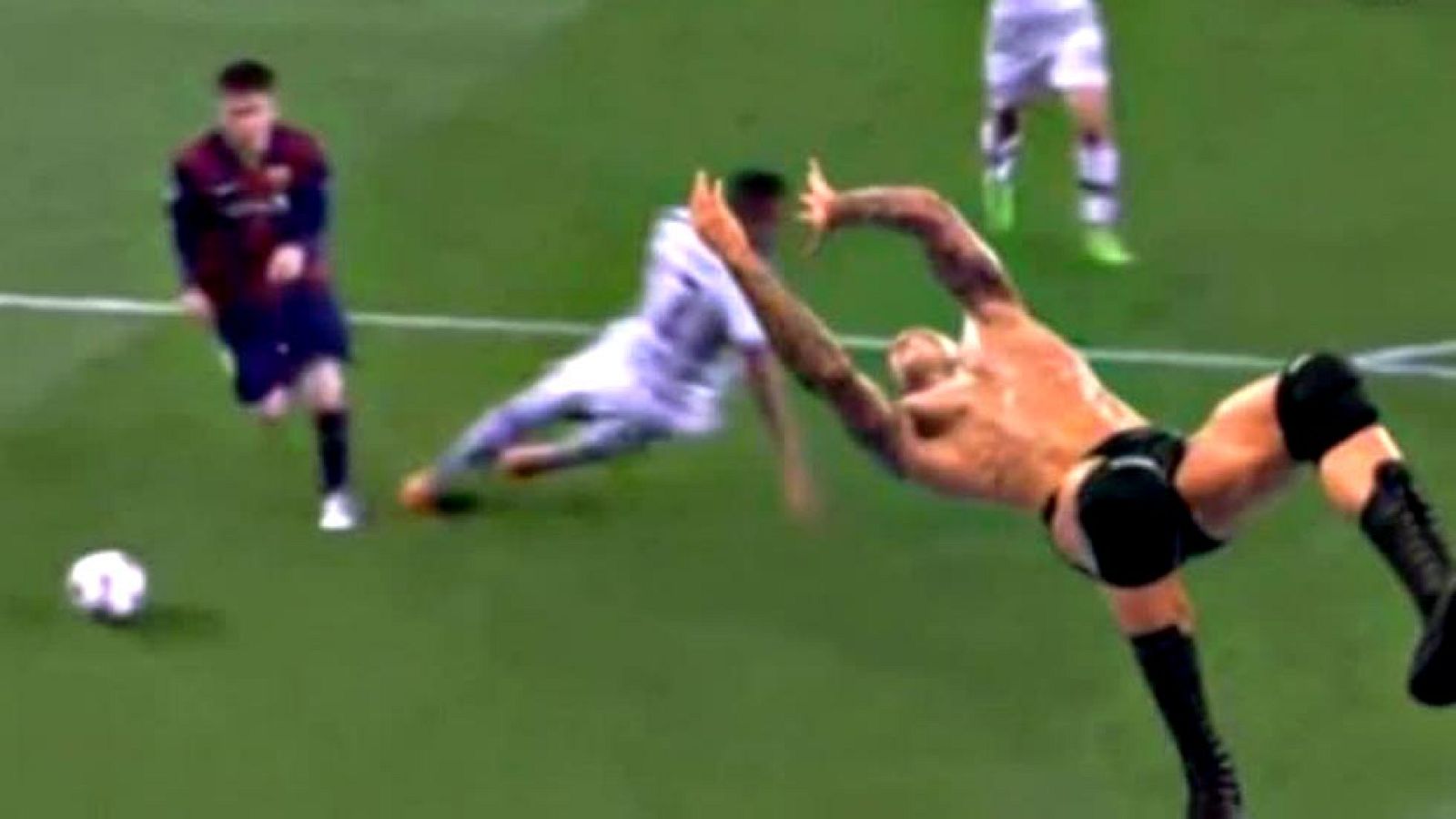 "Cayó como un árbol" dice la prensa alemana sobre el regate de Messi al defensa alemán. El otro señalado es Guardiola.