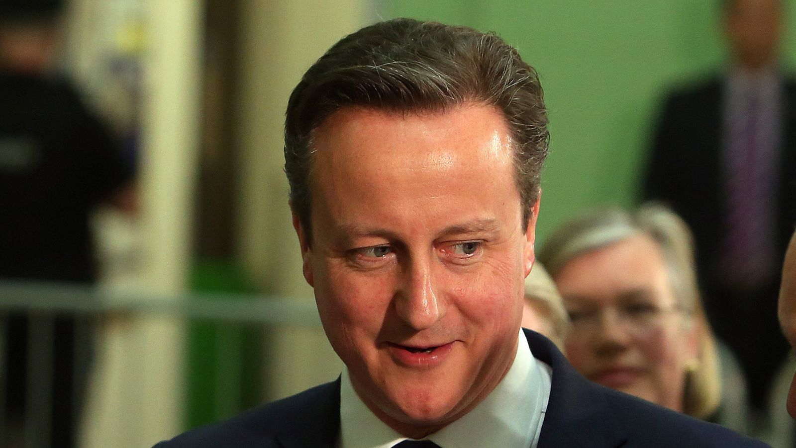 Telediario 1: Los conservadores de Cameron rozan la mayoría absoluta en Reino Unido, según los sondeos | RTVE Play