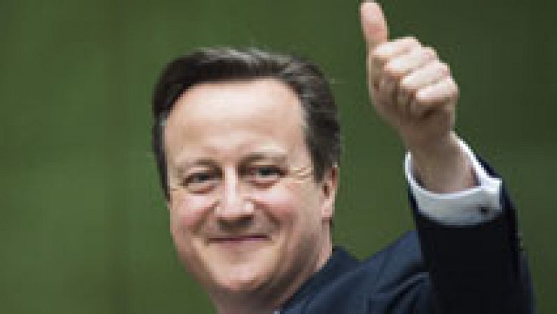 El conservador David Cameron obtiene la mayoría absoluta frente al descalabro de los laboristas