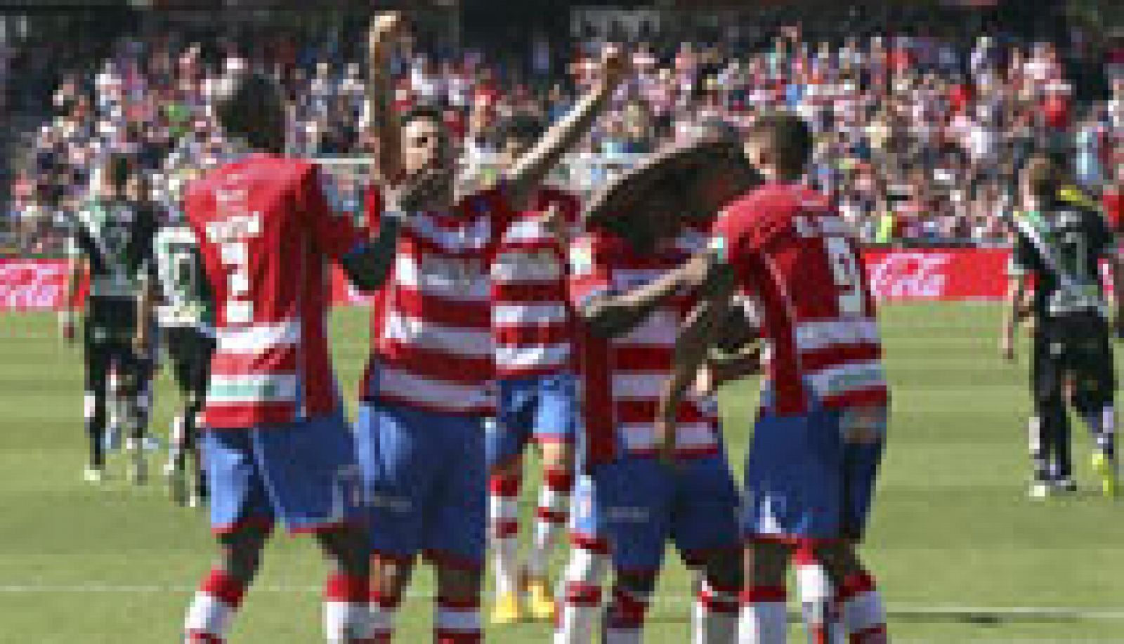 El Granada venció sin demasiados apuros al Córdoba por 2-0, con goles de Diego Mainz y del marroquí Youssef El Arabi, éste último de penalti, y dio un paso importante en su lucha por mantenerse en Primera División.