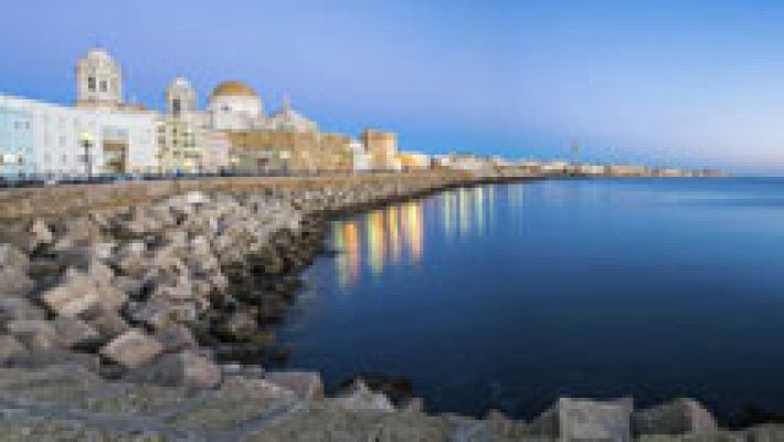 Viento fuerte de Levante en el Estrecho