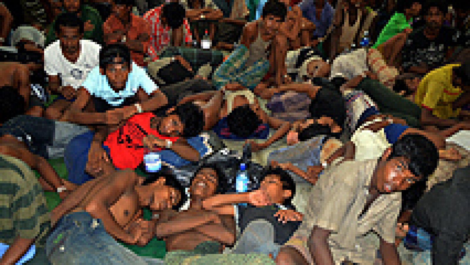 Las autoridades de Malasia e Indonesia rescatan a 2.000 personas en el mar - Informativo 24h | Ver
