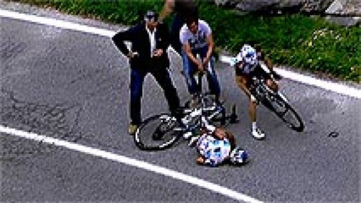  - Domenico Pozzovivo sufre una dura caída en la tercera etapa del Giro