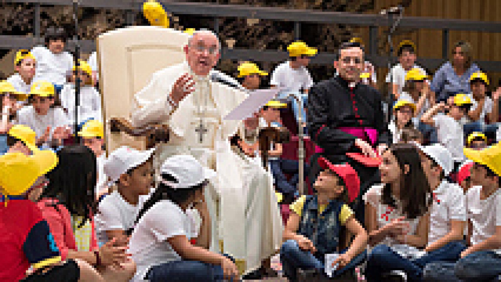 Telediario 1: Miles de niños "entrevistan" al papa Francisco | RTVE Play