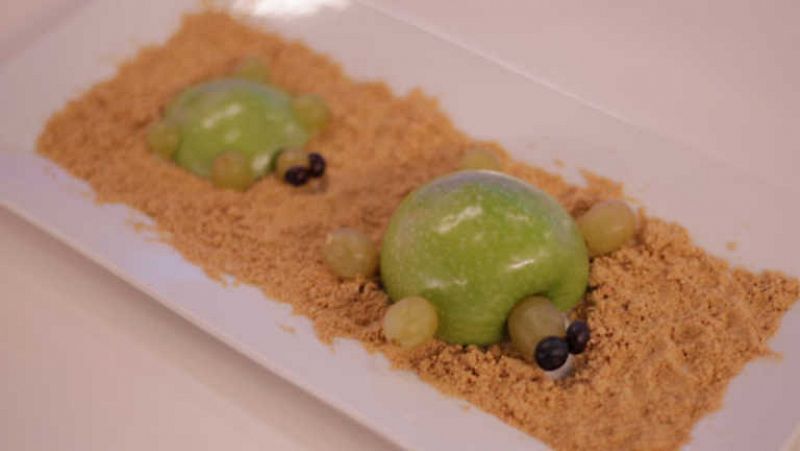 Cocina con Clan - Postre - Tortuga de manzana y uva en isla de galleta -  Clan TV 