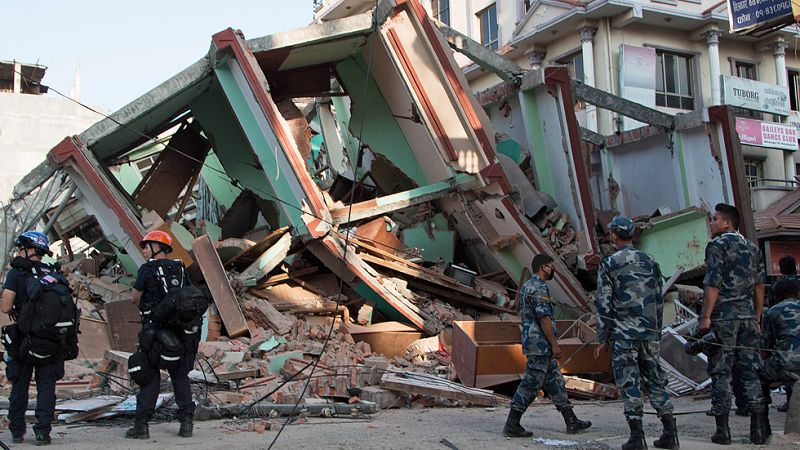 Un nuevo seísmo de magnitud 7,3 cerca de Katmandú sacude la zona más castigada de Nepal