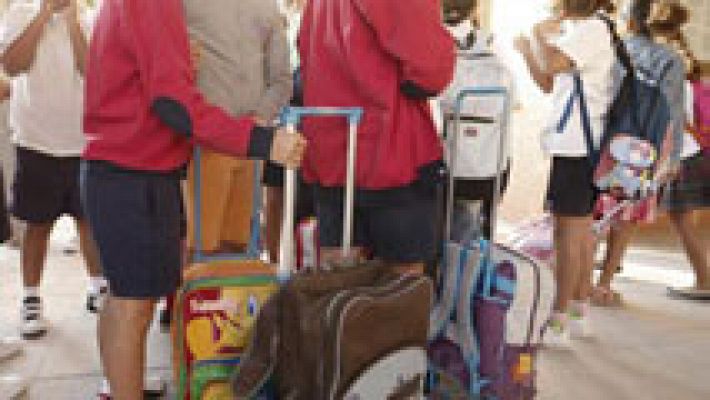 Telediario 1 - Detenidos por revelar conversaciones de un grupo de WhatsApp