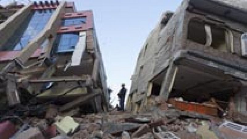 Nepal eleva a 66 los muertos por el terremoto de 7,3 que azotó el país el martes 