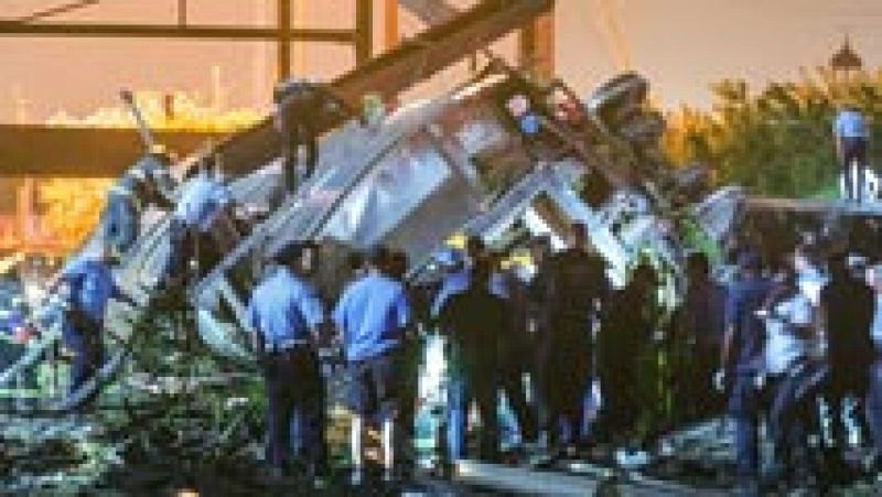Al menos cinco muertos y más de 50 heridos en el descarrilamiento de un tren en Estados Unidos