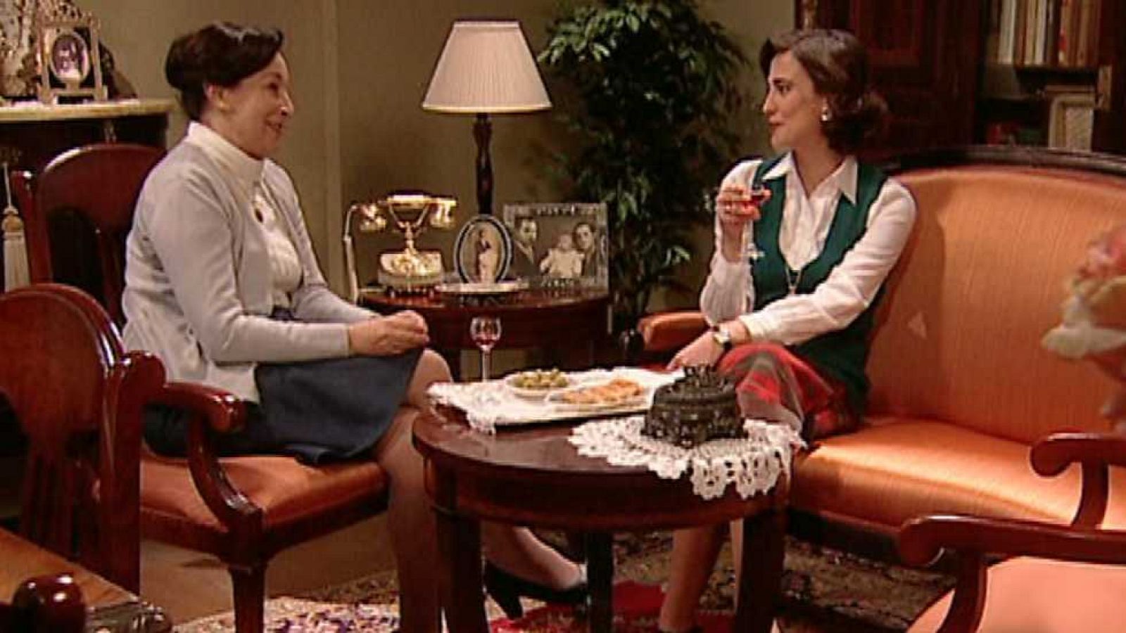 Amar en tiempos revueltos - T5 - Capítulo 117 - ver ahora