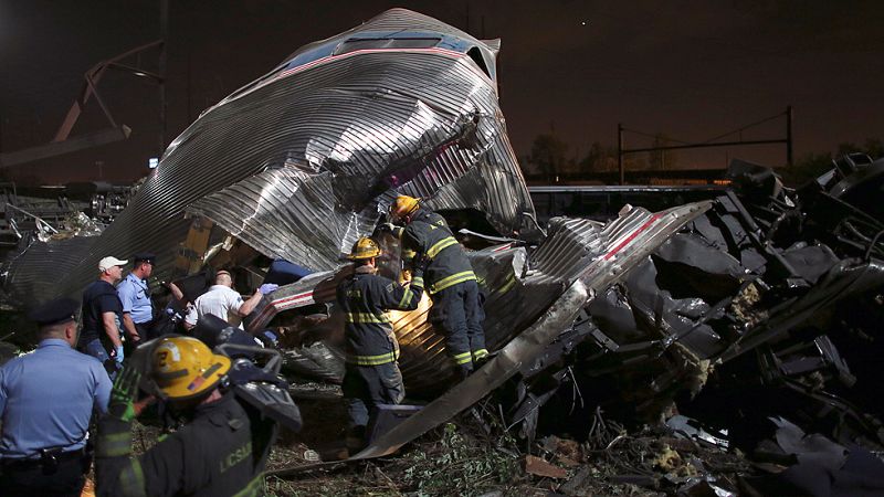 El tren cubría la ruta entre Washington y Nueva York. Es el segundo accidente ferroviario más grave en Estados Unidos en este año.