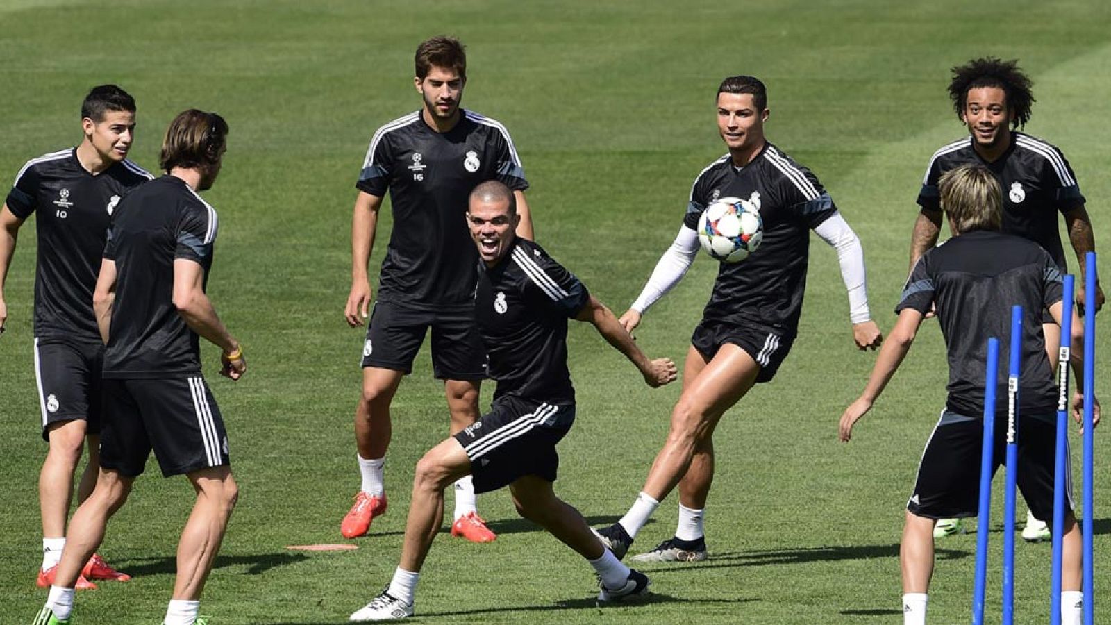 El Madrid busca la remontada en otra noche mágica en el Bernabéu | Ver