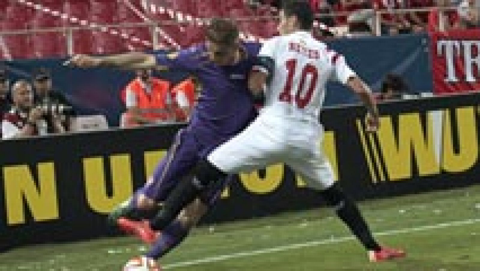 El Sevilla quiere dar el último paso para alcanzar su segunda  final consecutiva de la Europa League que se disputa en Varsovia en  la visita de este jueves al Estadio Artemio Franchi de la Fiorentina  (21.05 horas/Cuatro), lugar al que viaja con una renta muy favorable  tras el 3-0 logrado en el Ramón Sánchez Pizjuán y que espera  confirmar sin recordar el susto en Mestalla la temporada pasada. 
