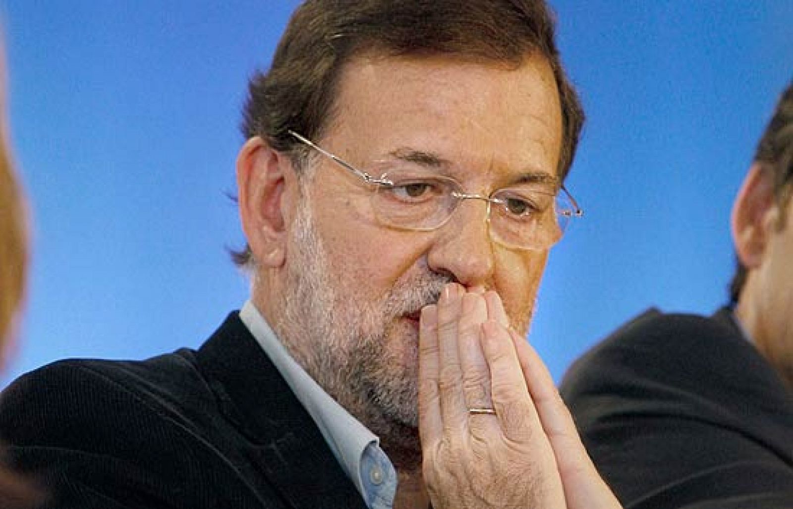 Rajoy acusa a Zapatero de ayudar a sus amigos y no a las pymes