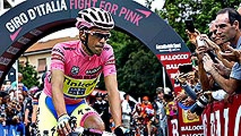 El ciclista español Alberto Contador (Tinkoff-Saxo) ha tomado la  salida de la séptima etapa del Giro de Italia que lidera, que  transcurre entre las localidades de Grosseto y Fiuggi sobre 254  kilómetros y es la más larga del recorrido, pese a la di
