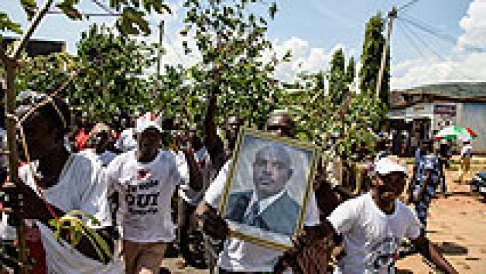 El presidente de Burundi vuelve al país y avisa de que "no habrá piedad" con los golpistas