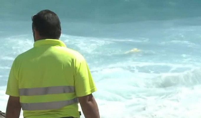 Telediario 1 - Mueren tres personas al naufragar un velero en Formentera