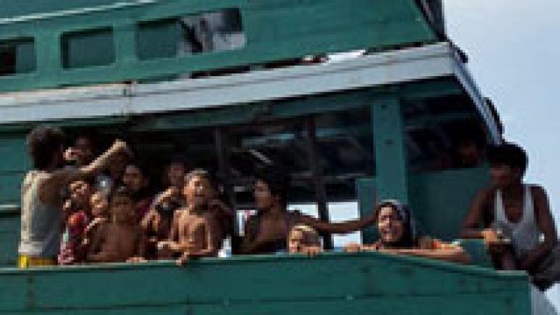 Cerca de 6.000 inmigrantes siguen a la deriva en alta mar en el golfo de Bengala sin poder desembarcar