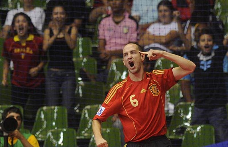La selección española de fútbol sala ha vencido a Rusia ppor 5-2, en el primer partido de la segunda ronda del Mundial de Brasil.