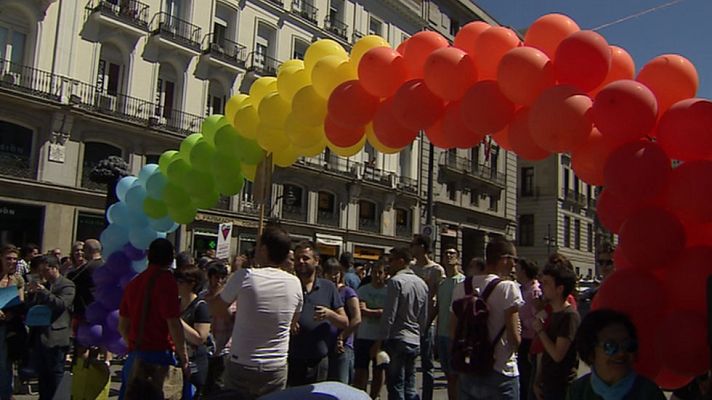 Telediario 1 - Día internacional contra la homofobia, la transfobia y la bifobia