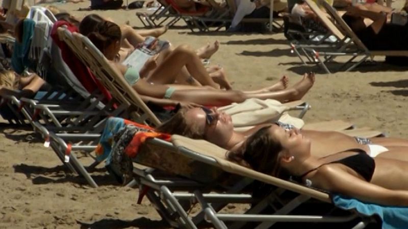 Los dermatólogos advierten que las exploraciones son fundamentales para la detección precoz del cáncer de piel