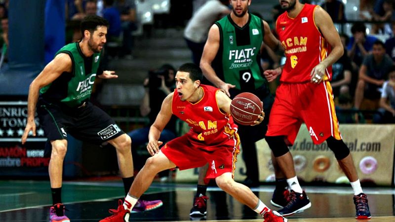 El FIATC Joventut ha ganado de forma contundente (77-54) al UCAM Murcia y ha conseguido de forma matemática la clasificación para los 'playoff' por el título después de cinco temporadas sin disputar estas eliminatorias.