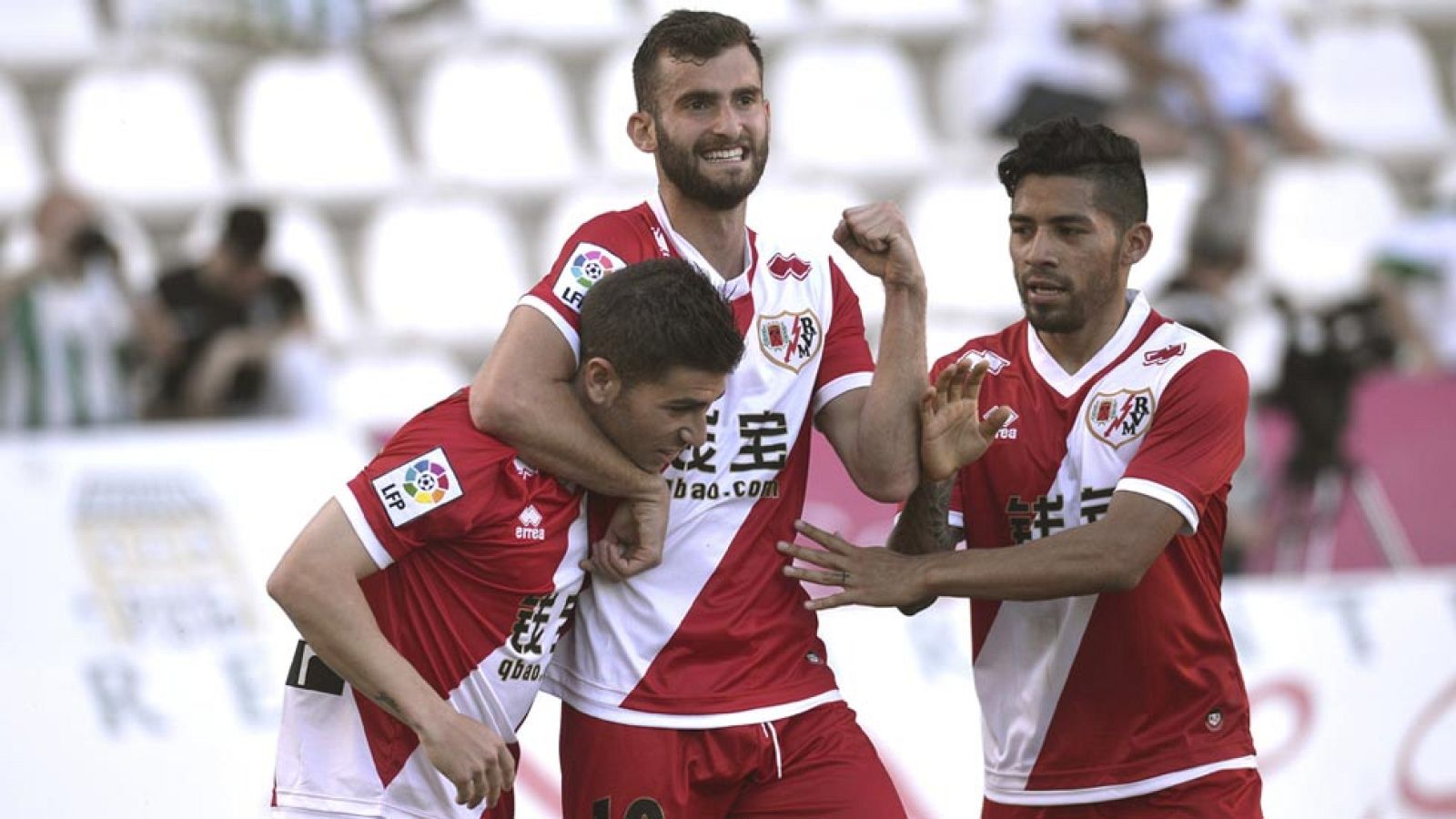 El Rayo se llevó la victoria del Arcángel de Córdoba gracias a los tantos de Embarba y Baena. Luso marcó por el ya descendido Córdoba.