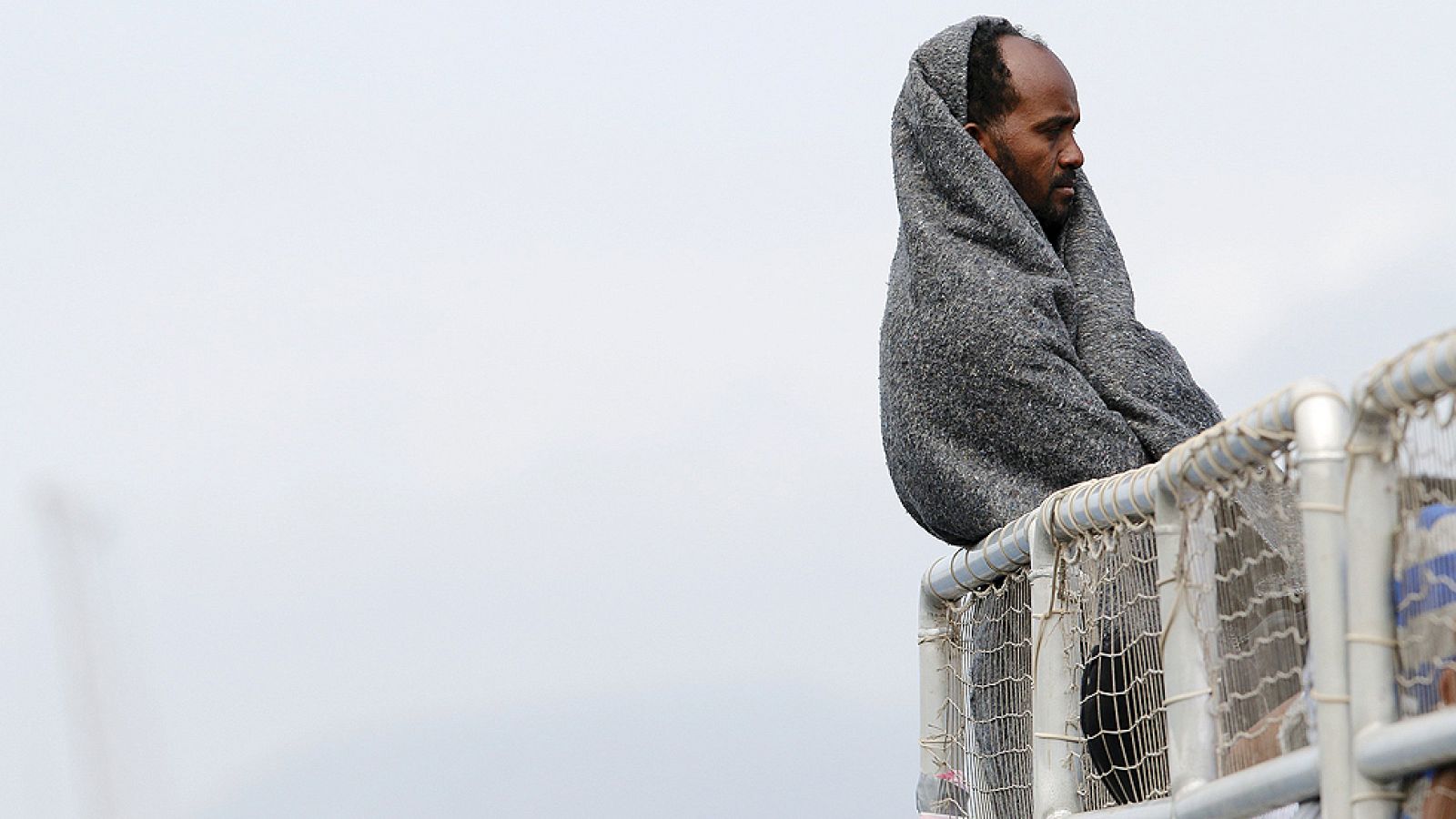 España ofrece un buque, un helicóptero y un avión de reconocimiento en la lucha contra las mafias de inmigración