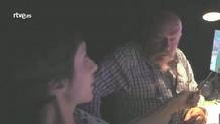 Eurovisión - Eurovisión 2015 - Así trabajan José María Íñigo y Julia Varela en la cabina de Eurovisión 2015