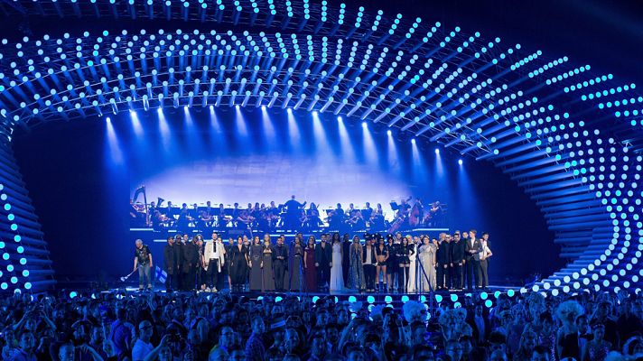 Eurovisión - Eurovisión 2015 - Así trabajan José María Íñigo y Julia Varela en la cabina de Eurovisión 2015