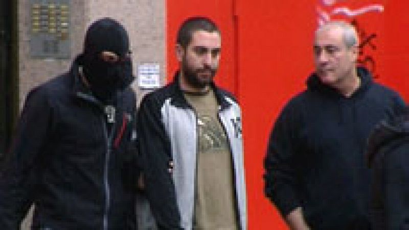 La Guardia Civil ha detenido a 16 personas acusadas de enaltecimiento del terrorismo a través de las redes sociales
